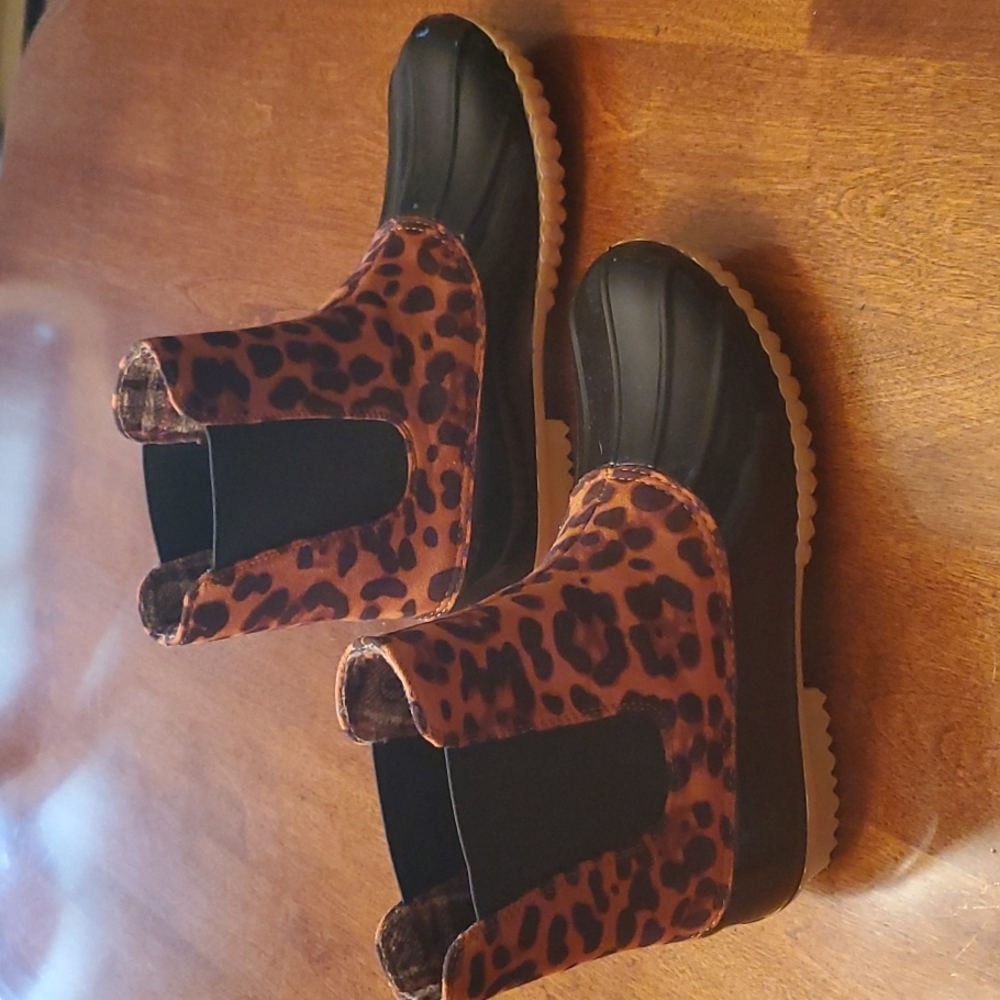Duck Boot Size 8 Water Proof Non-Slip Sole New without Tags